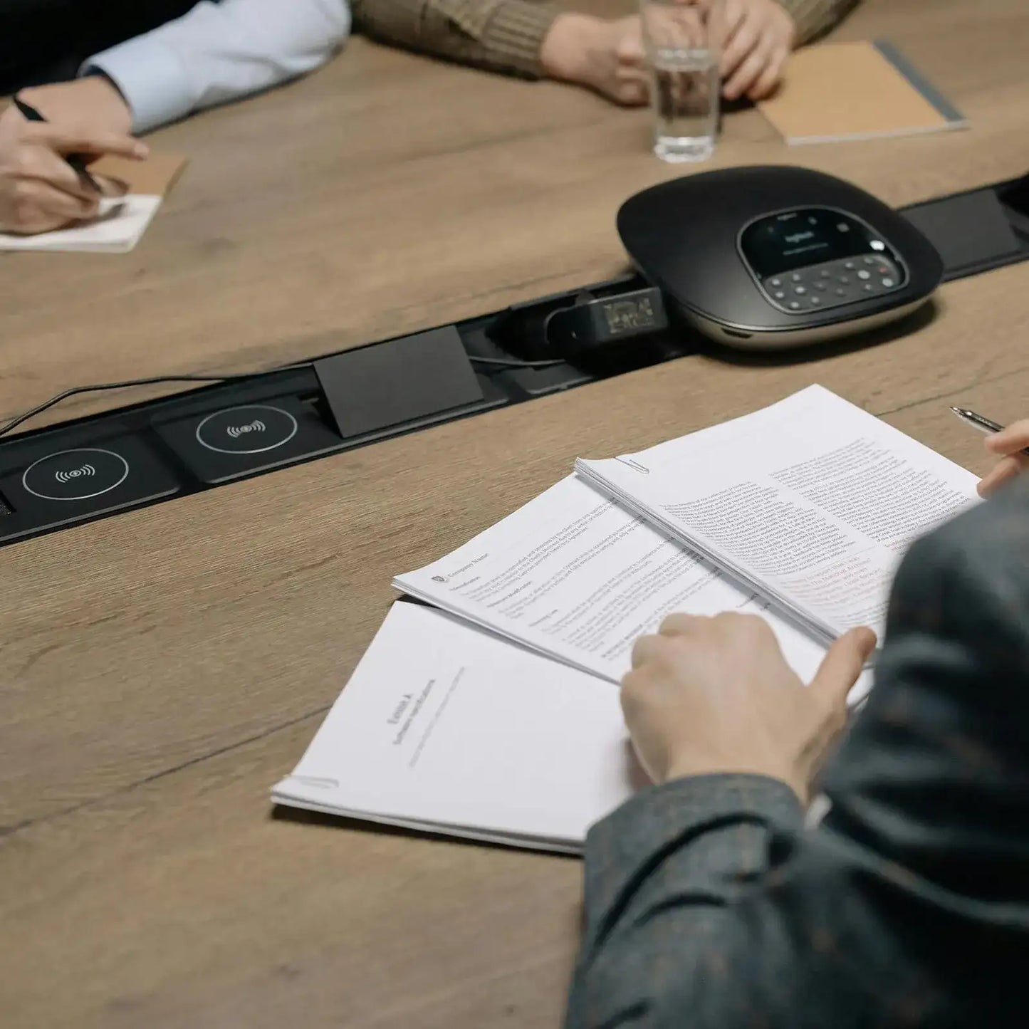 Retractable Socket PD20W USB C and 15W Wireless Charging
