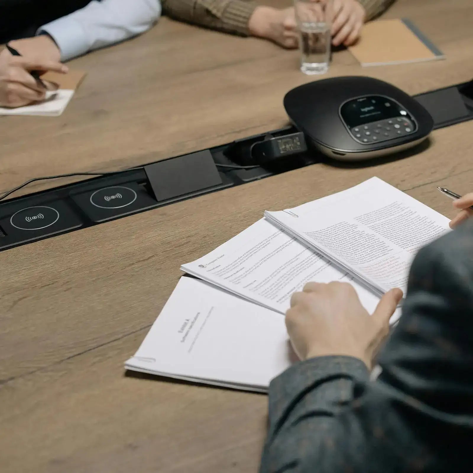 Retractable Socket PD20W USB C and 15W Wireless Charging